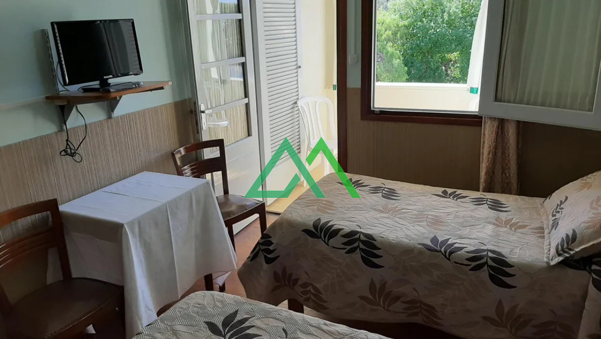 Hotel ID.19 - Venta de Hotel en Piriapolis a 120 metros de mar con exceente potencial!!!!