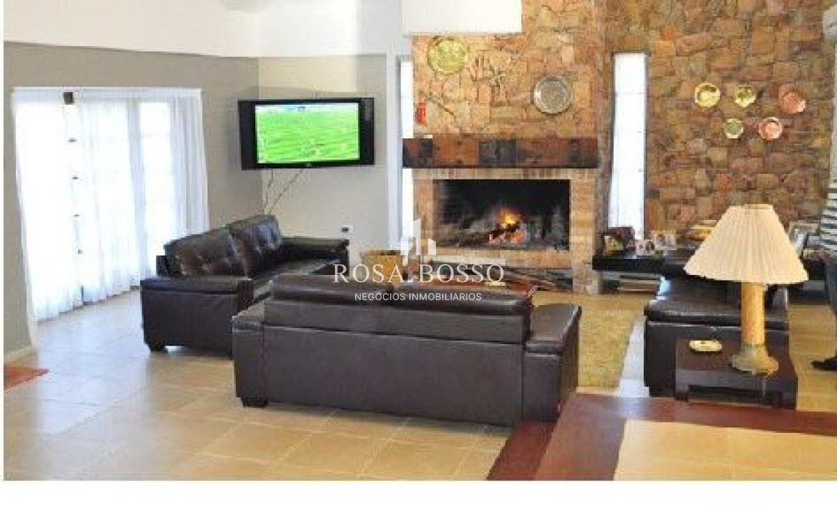 Apartamento ID.9728 - Casa Venta 5 dormitorios en Cantegril Punta del Este