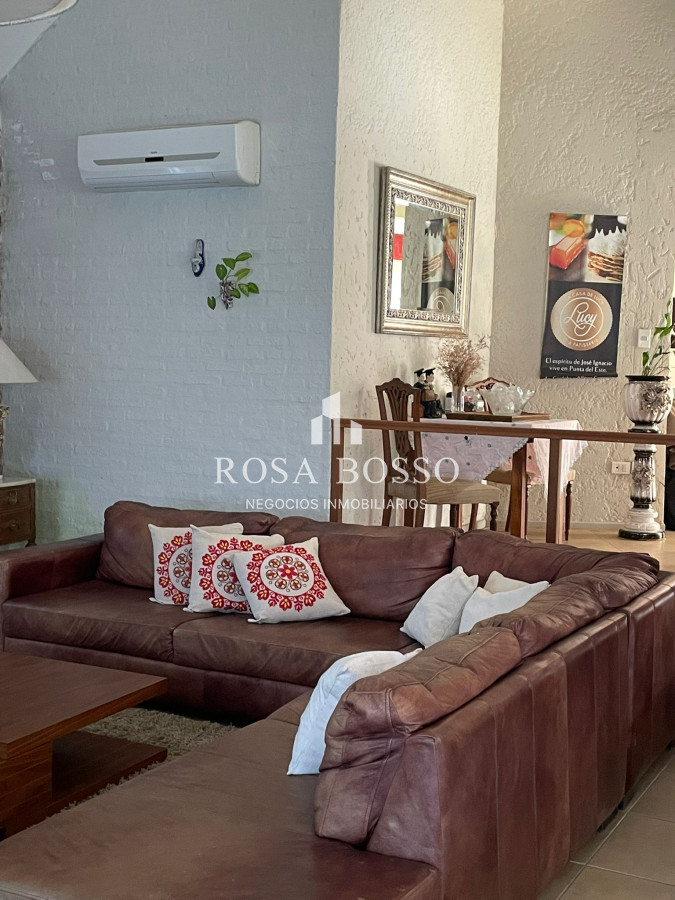 Apartamento ID.9728 - Casa Venta 5 dormitorios en Cantegril Punta del Este
