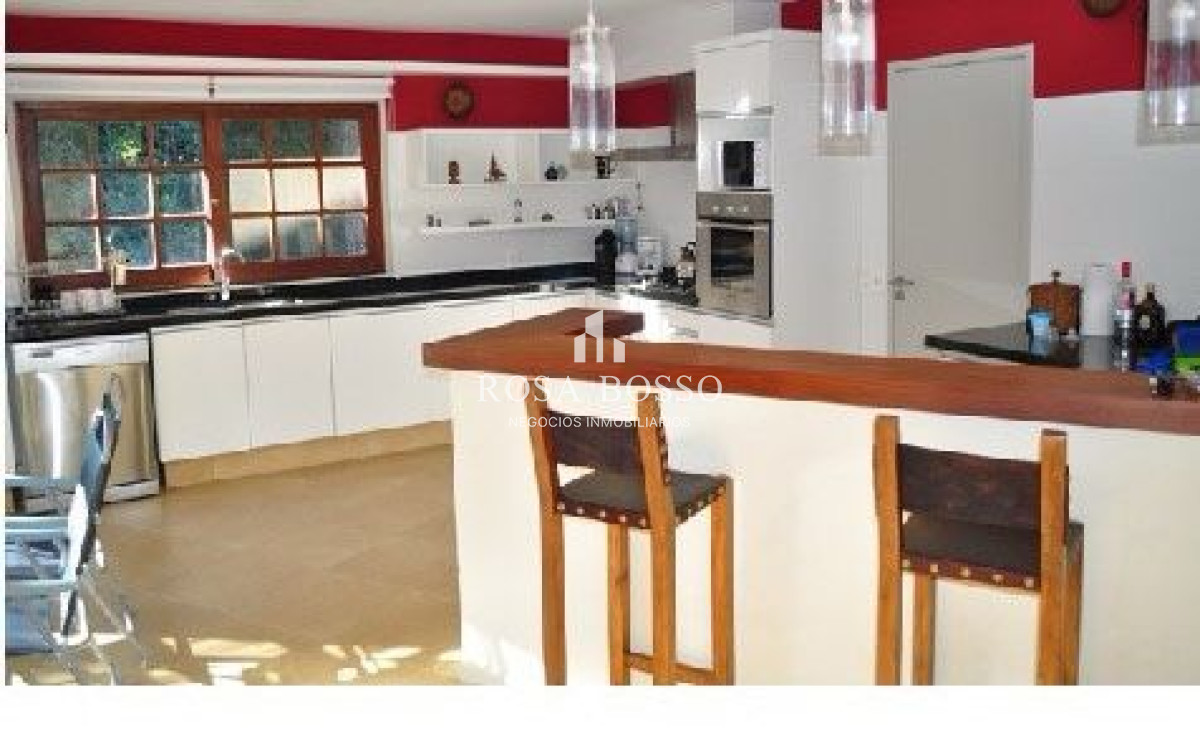 Apartamento ID.9728 - Casa Venta 5 dormitorios en Cantegril Punta del Este