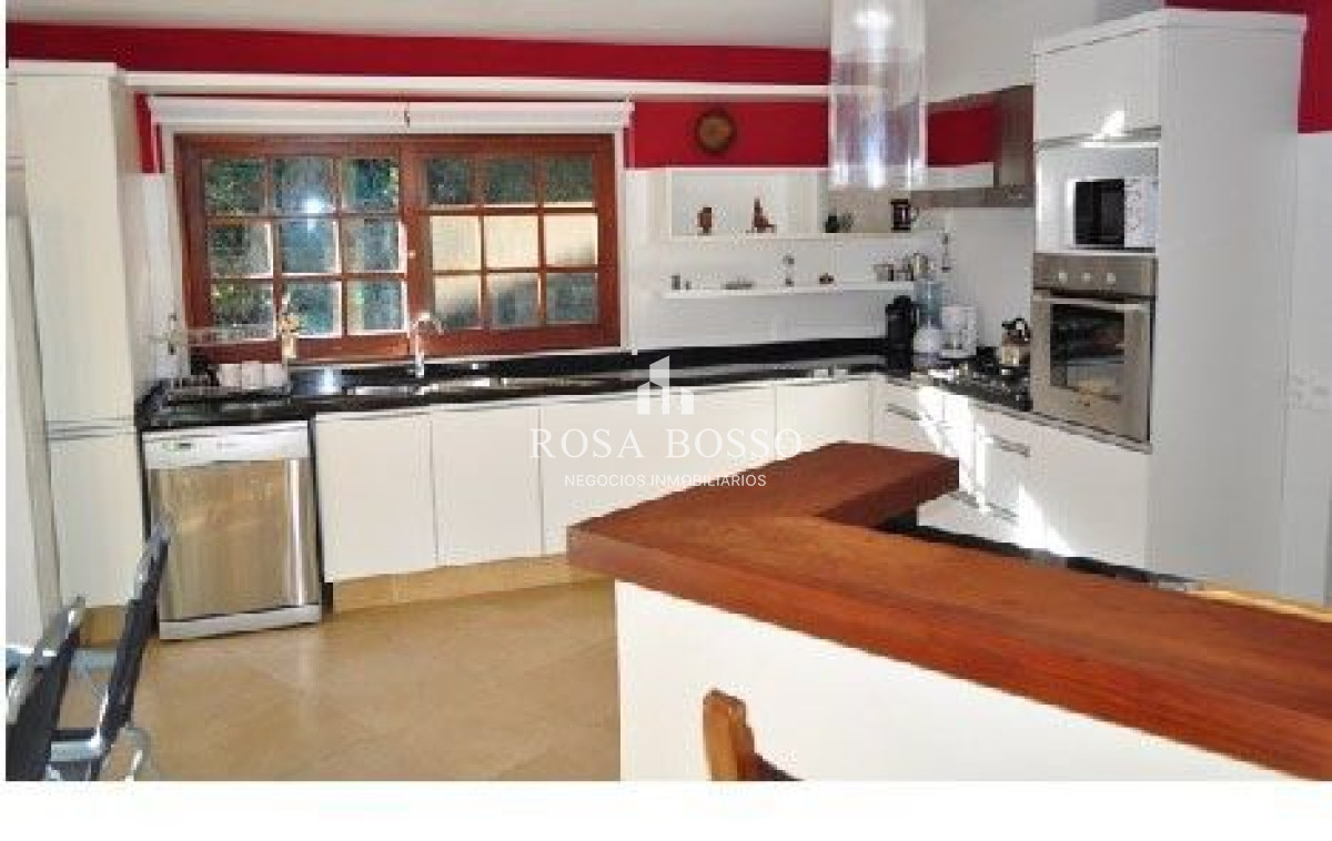 Apartamento ID.9728 - Casa Venta 5 dormitorios en Cantegril Punta del Este