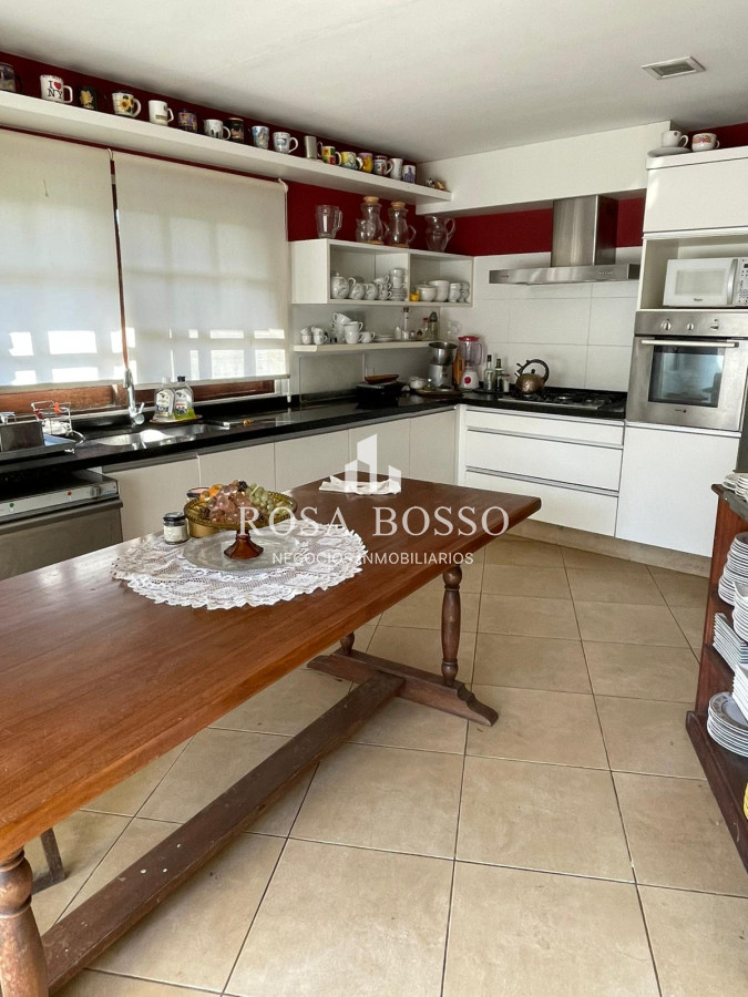 Apartamento ID.9728 - Casa Venta 5 dormitorios en Cantegril Punta del Este