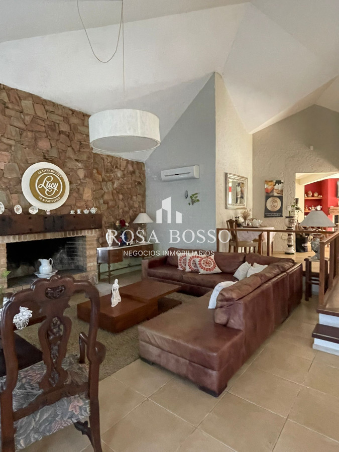 Apartamento ID.9728 - Casa Venta 5 dormitorios en Cantegril Punta del Este