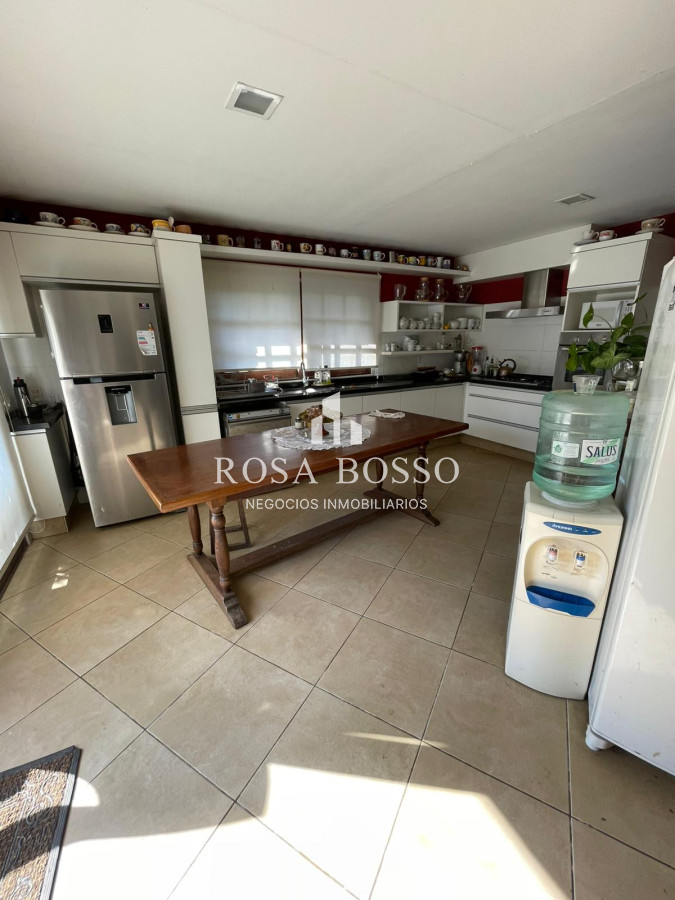 Apartamento ID.9728 - Casa Venta 5 dormitorios en Cantegril Punta del Este