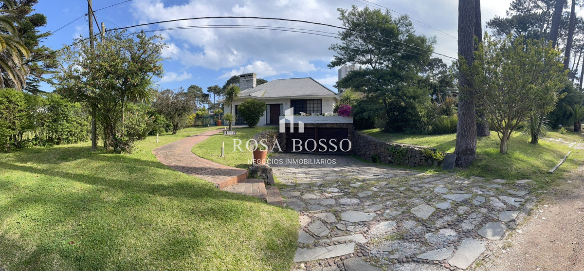 Apartamento ID.9728 - Casa Venta 5 dormitorios en Cantegril Punta del Este