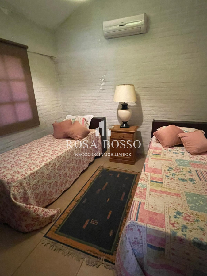 Apartamento ID.9728 - Casa Venta 5 dormitorios en Cantegril Punta del Este