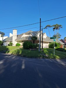 Hermosa casa a pasos de Playa Mansa ? Parada 9, Punta del Este