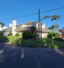 Hermosa casa a pasos de Playa Mansa ? Parada 9, Punta del Este