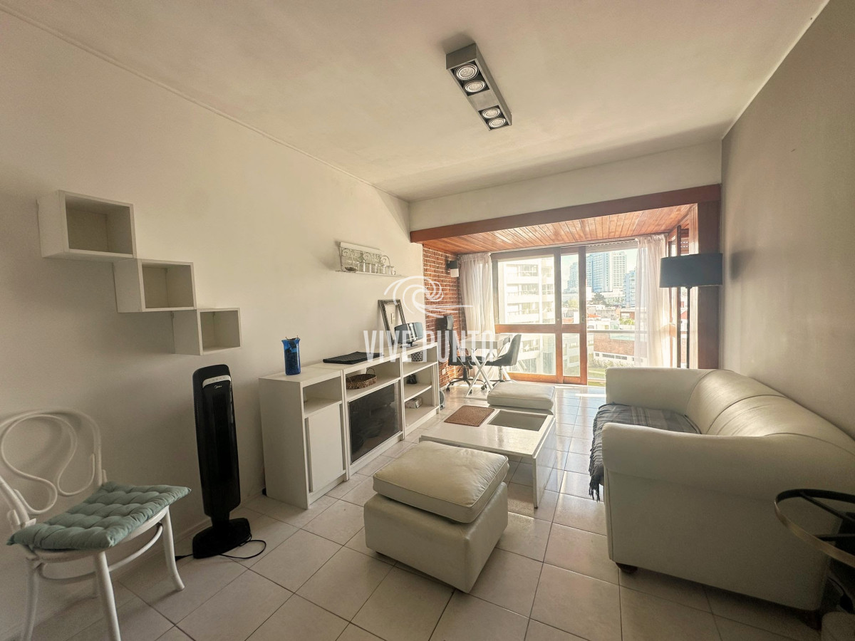 Apartamento ID.989 - Apartamento en venta en Punta del Este en parada 1 de la Brava 