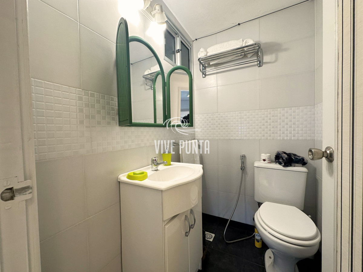 Apartamento ID.989 - Apartamento en venta en Punta del Este en parada 1 de la Brava 
