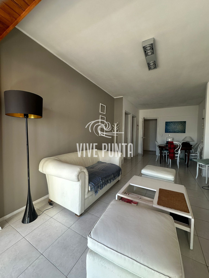 Apartamento ID.989 - Apartamento en venta en Punta del Este en parada 1 de la Brava 