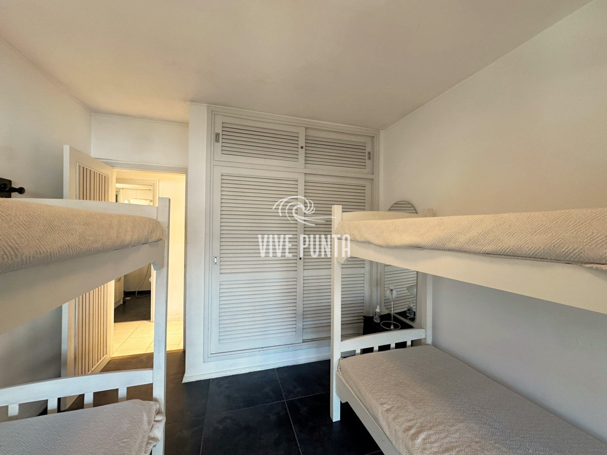 Apartamento ID.989 - Apartamento en venta en Punta del Este en parada 1 de la Brava 