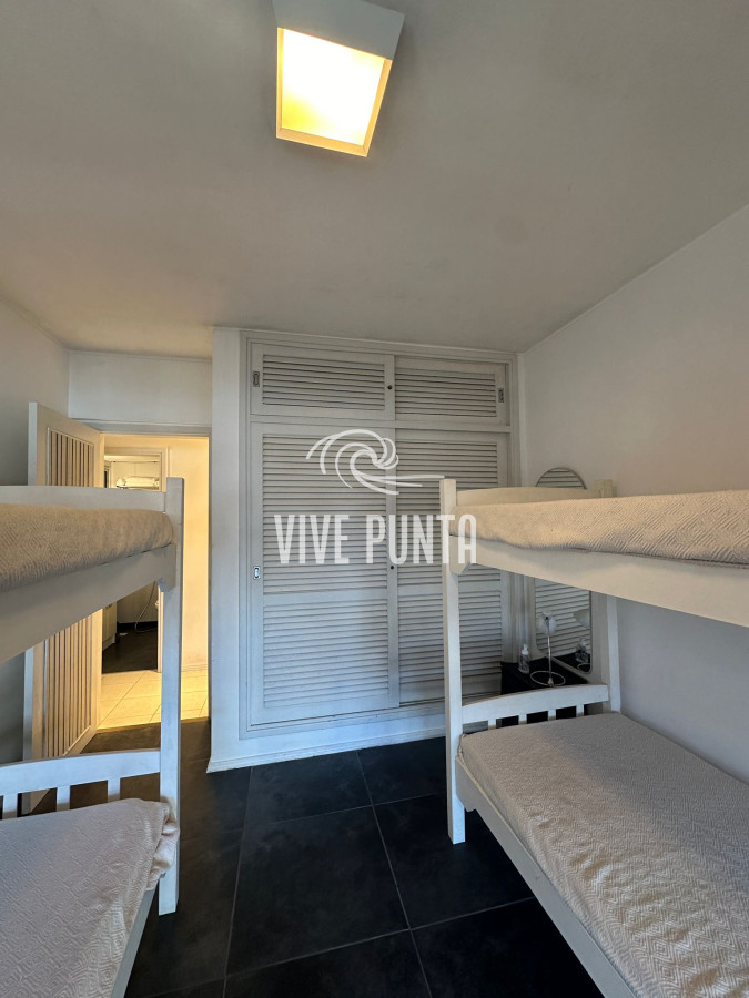 Apartamento ID.989 - Apartamento en venta en Punta del Este en parada 1 de la Brava 