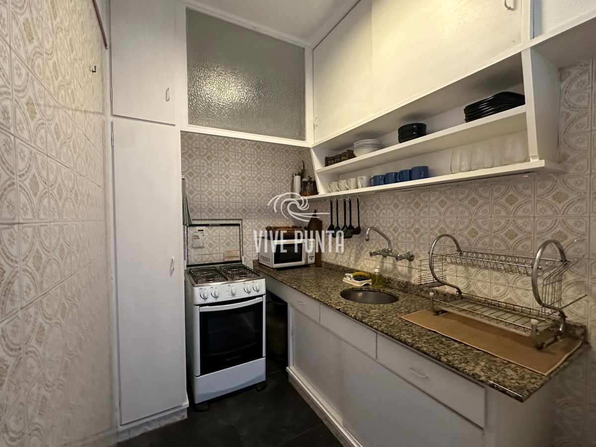 Apartamento ID.989 - Apartamento en venta en Punta del Este en parada 1 de la Brava 