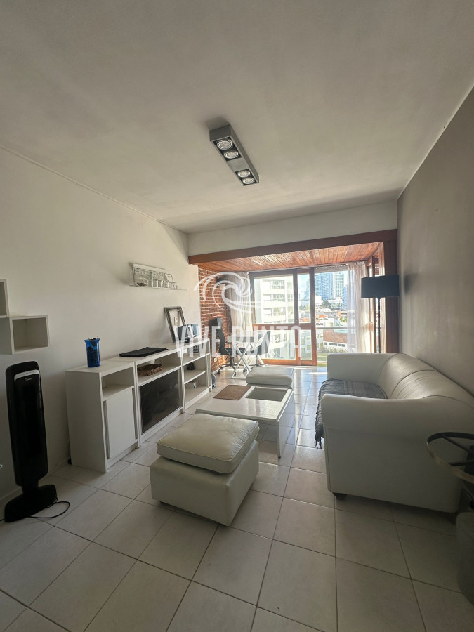 Apartamento ID.989 - Apartamento en venta en Punta del Este en parada 1 de la Brava 