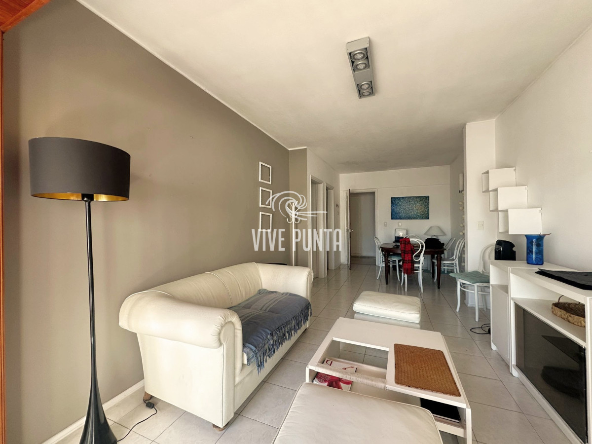 Apartamento ID.989 - Apartamento en venta en Punta del Este en parada 1 de la Brava 