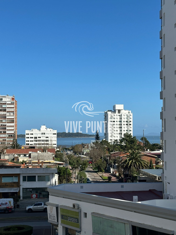 Apartamento ID.989 - Apartamento en venta en Punta del Este en parada 1 de la Brava 