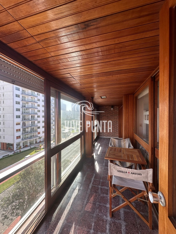 Apartamento ID.989 - Apartamento en venta en Punta del Este en parada 1 de la Brava 