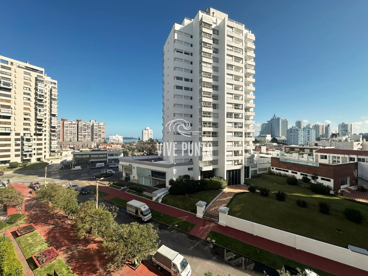 Apartamento ID.989 - Apartamento en venta en Punta del Este en parada 1 de la Brava 