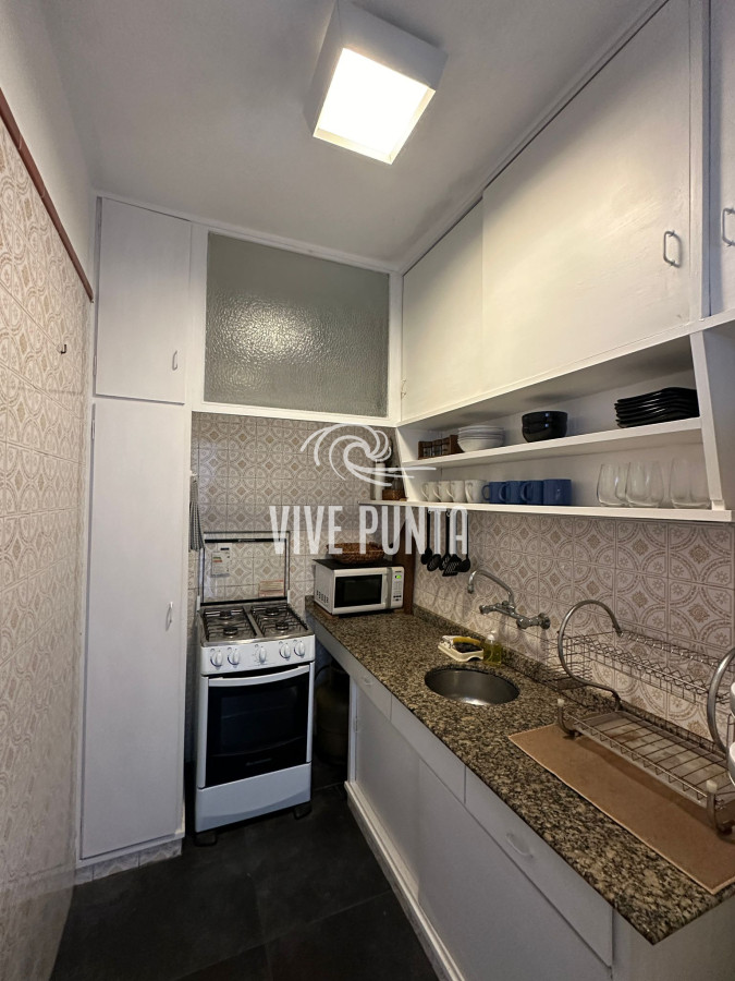 Apartamento ID.989 - Apartamento en venta en Punta del Este en parada 1 de la Brava 