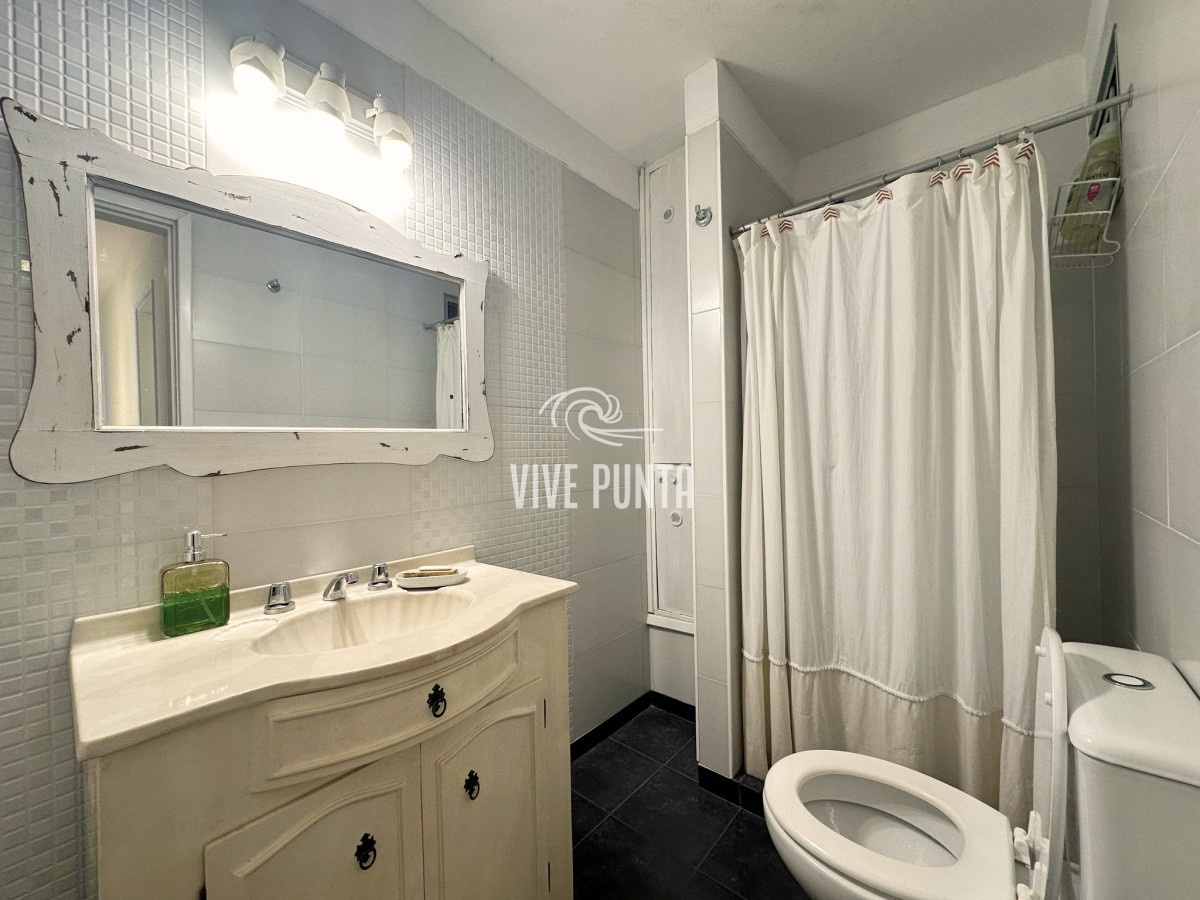 Apartamento ID.989 - Apartamento en venta en Punta del Este en parada 1 de la Brava 