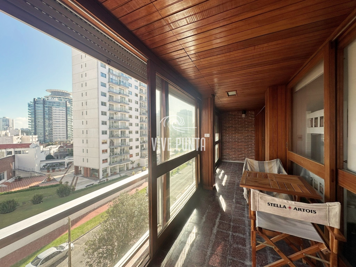 Apartamento ID.989 - Apartamento en venta en Punta del Este en parada 1 de la Brava 