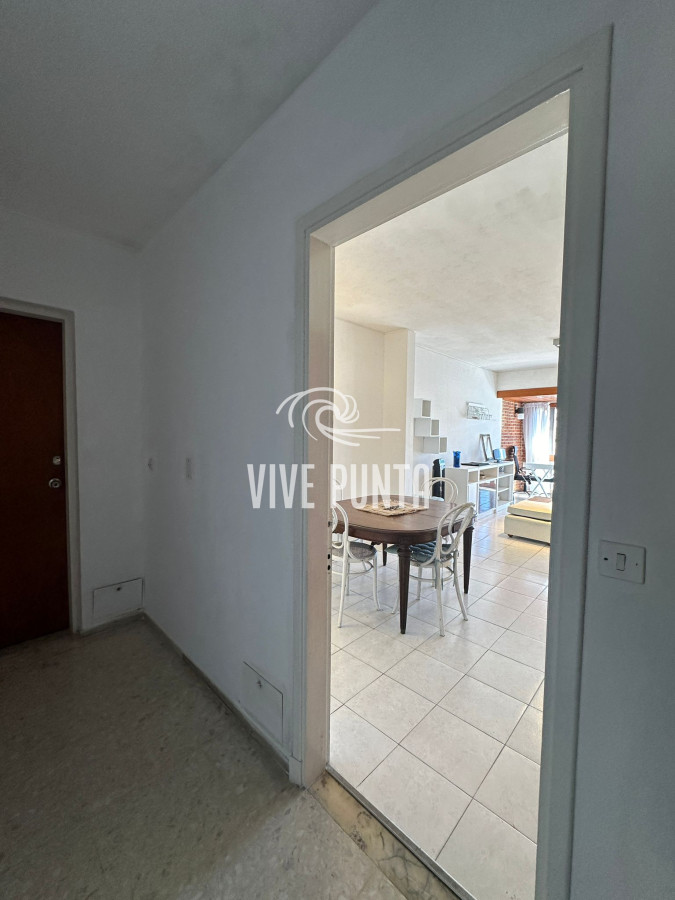 Apartamento ID.989 - Apartamento en venta en Punta del Este en parada 1 de la Brava 