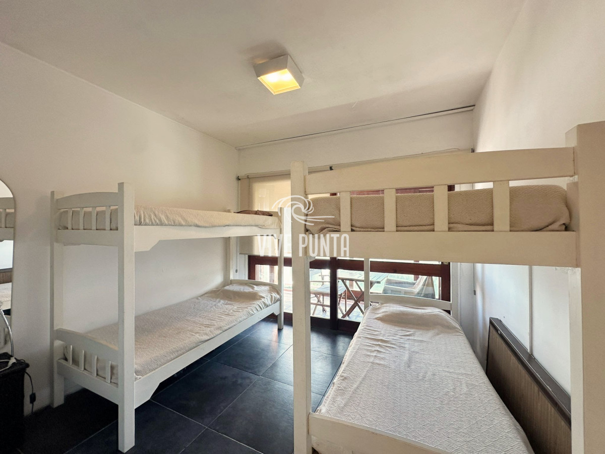 Apartamento ID.989 - Apartamento en venta en Punta del Este en parada 1 de la Brava 
