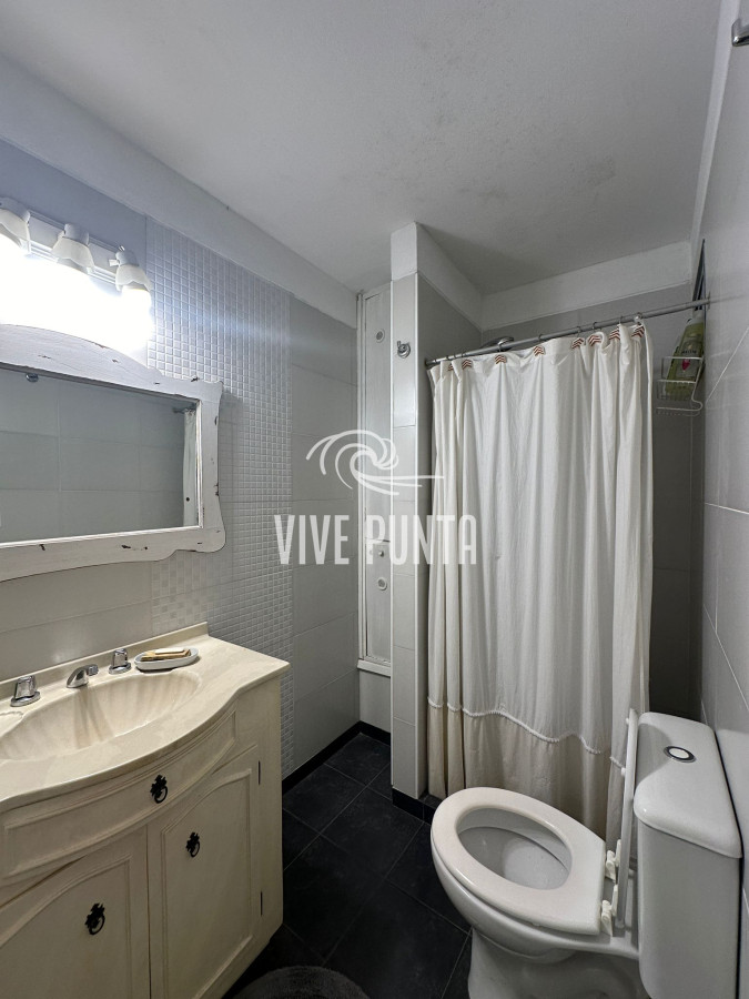 Apartamento ID.989 - Apartamento en venta en Punta del Este en parada 1 de la Brava 