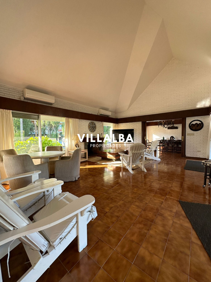 Casa ID.3597 - Csa en Venta en Punta del Este – Parada 9, Punta del Este