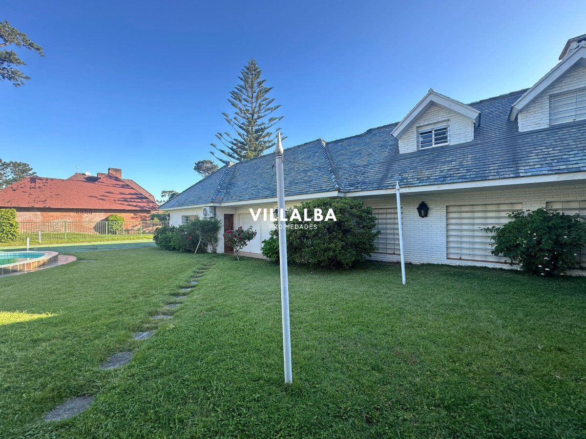 Casa ID.3597 - Csa en Venta en Punta del Este – Parada 9, Punta del Este