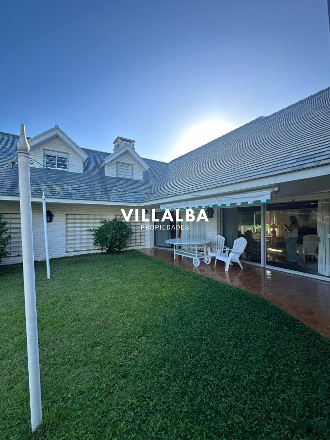 Casa ID.3597 - Csa en Venta en Punta del Este – Parada 9, Punta del Este