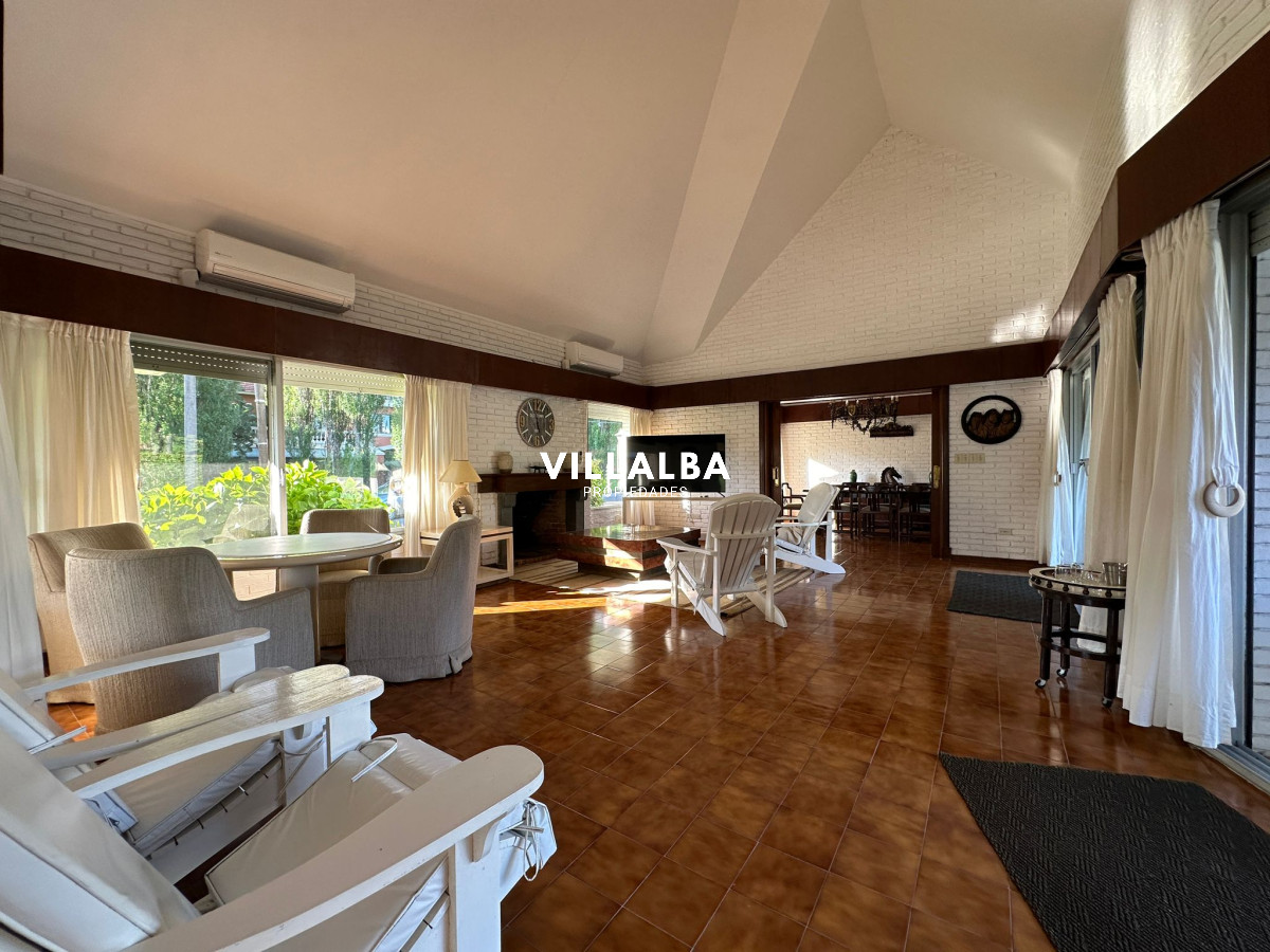 Casa ID.3597 - Csa en Venta en Punta del Este – Parada 9, Punta del Este