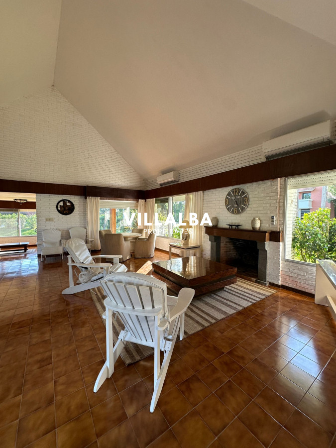 Casa ID.3597 - Csa en Venta en Punta del Este – Parada 9, Punta del Este