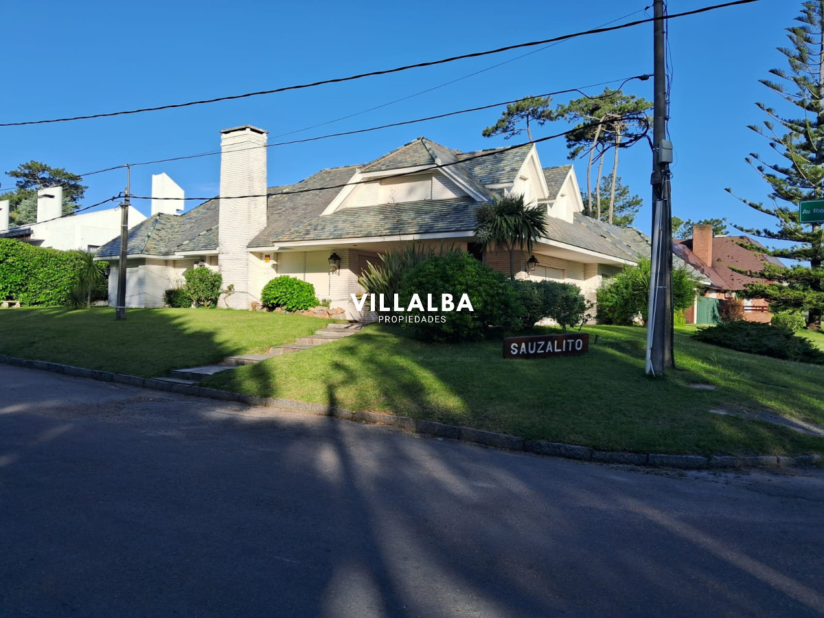 Casa ID.3597 - Csa en Venta en Punta del Este – Parada 9, Punta del Este