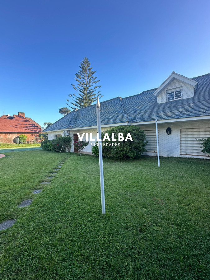 Casa ID.3597 - Csa en Venta en Punta del Este – Parada 9, Punta del Este