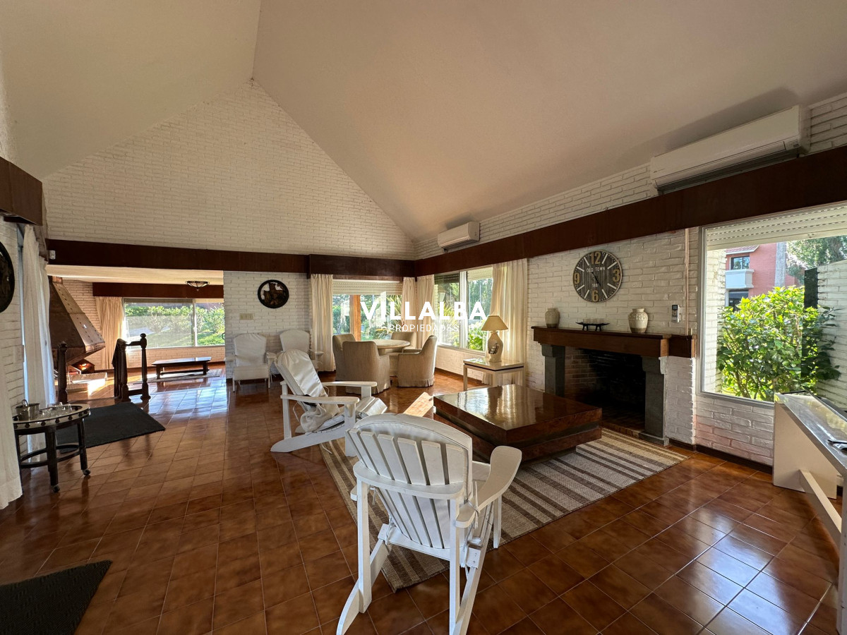 Casa ID.3597 - Csa en Venta en Punta del Este – Parada 9, Punta del Este