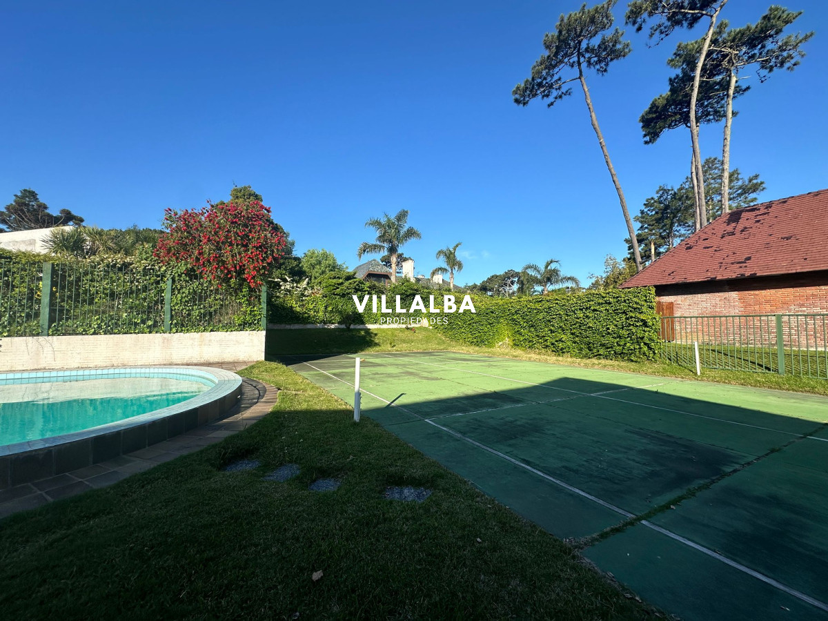 Casa ID.3597 - Csa en Venta en Punta del Este – Parada 9, Punta del Este