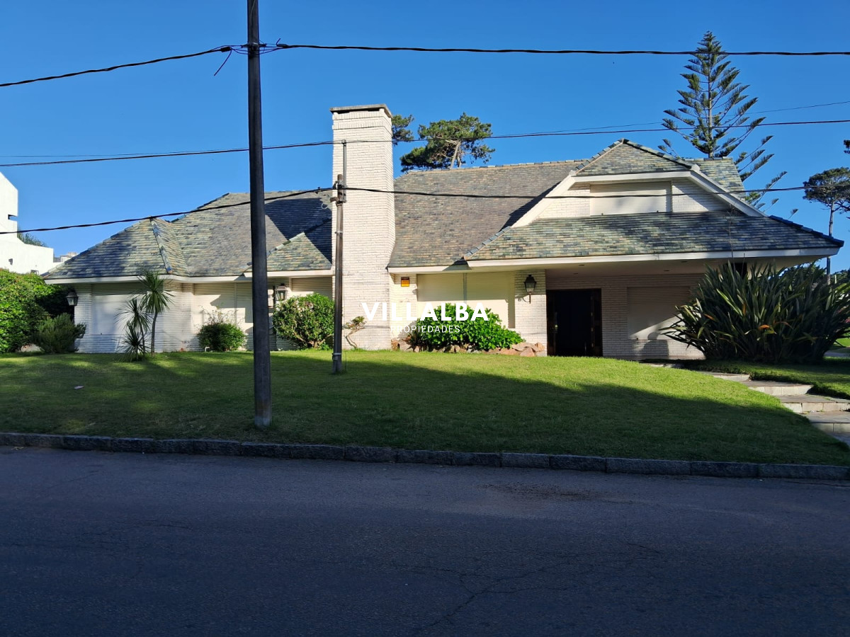 Casa ID.3597 - Csa en Venta en Punta del Este – Parada 9, Punta del Este