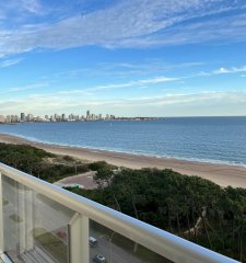 Apartamento en Venta en Punta del Este con Vista al Mar