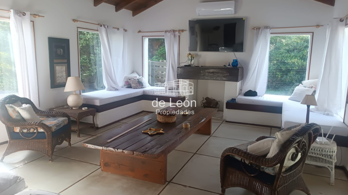 Casa ID.15382 - venta de cassa en la Barra Maldonado cinco dormitorios mas servicio con piscina