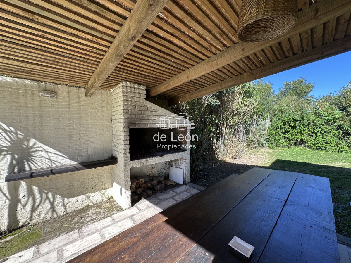 Casa ID.15382 - venta de cassa en la Barra Maldonado cinco dormitorios mas servicio con piscina