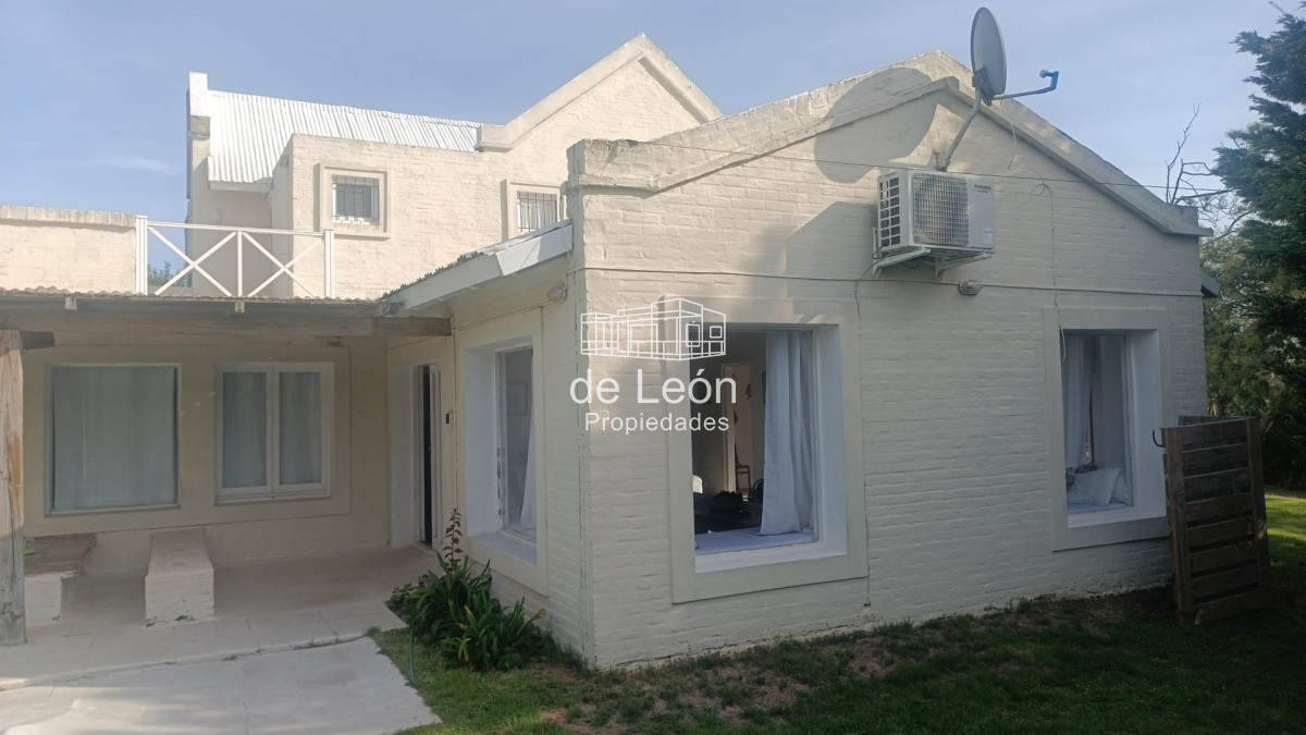 Casa ID.15382 - venta de cassa en la Barra Maldonado cinco dormitorios mas servicio con piscina