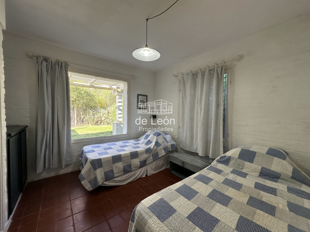 Casa ID.15382 - venta de cassa en la Barra Maldonado cinco dormitorios mas servicio con piscina