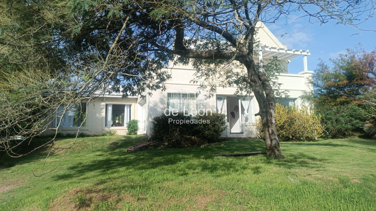 Casa ID.15382 - venta de cassa en la Barra Maldonado cinco dormitorios mas servicio con piscina
