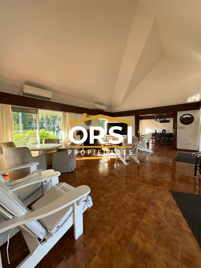 Casa ID.223 - Hermosa casa a pasos de Playa Mansa – Parada 9, Punta del Este