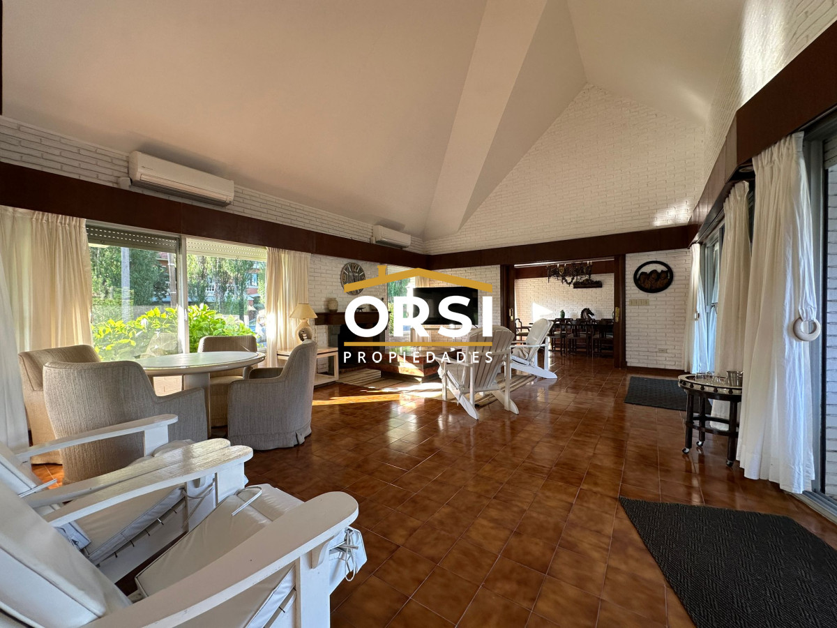 Casa ID.223 - Hermosa casa a pasos de Playa Mansa – Parada 9, Punta del Este