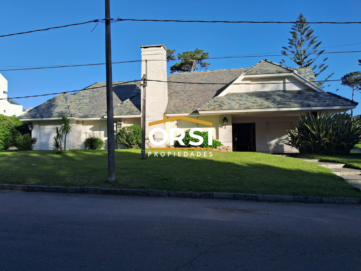 Casa ID.223 - Hermosa casa a pasos de Playa Mansa – Parada 9, Punta del Este