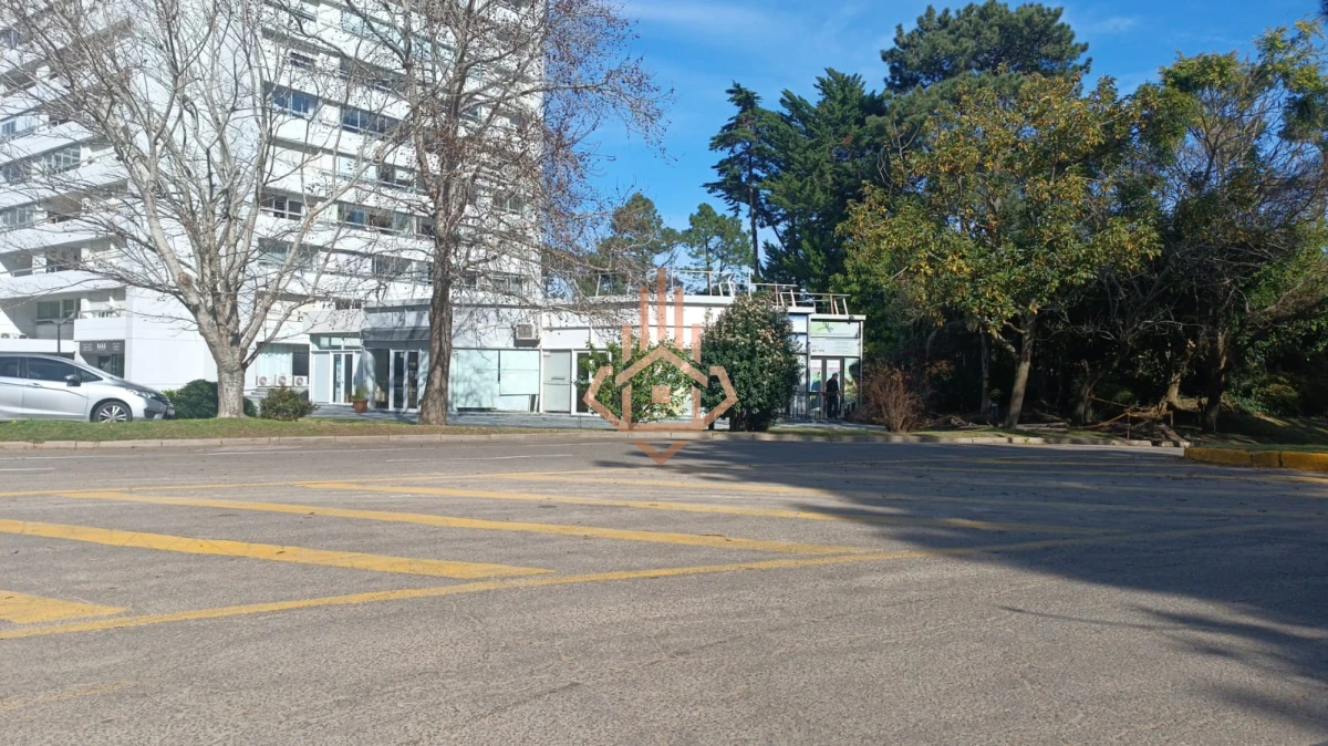 Venta o alquiler de local comercial en Roosevelt en Punta del Este