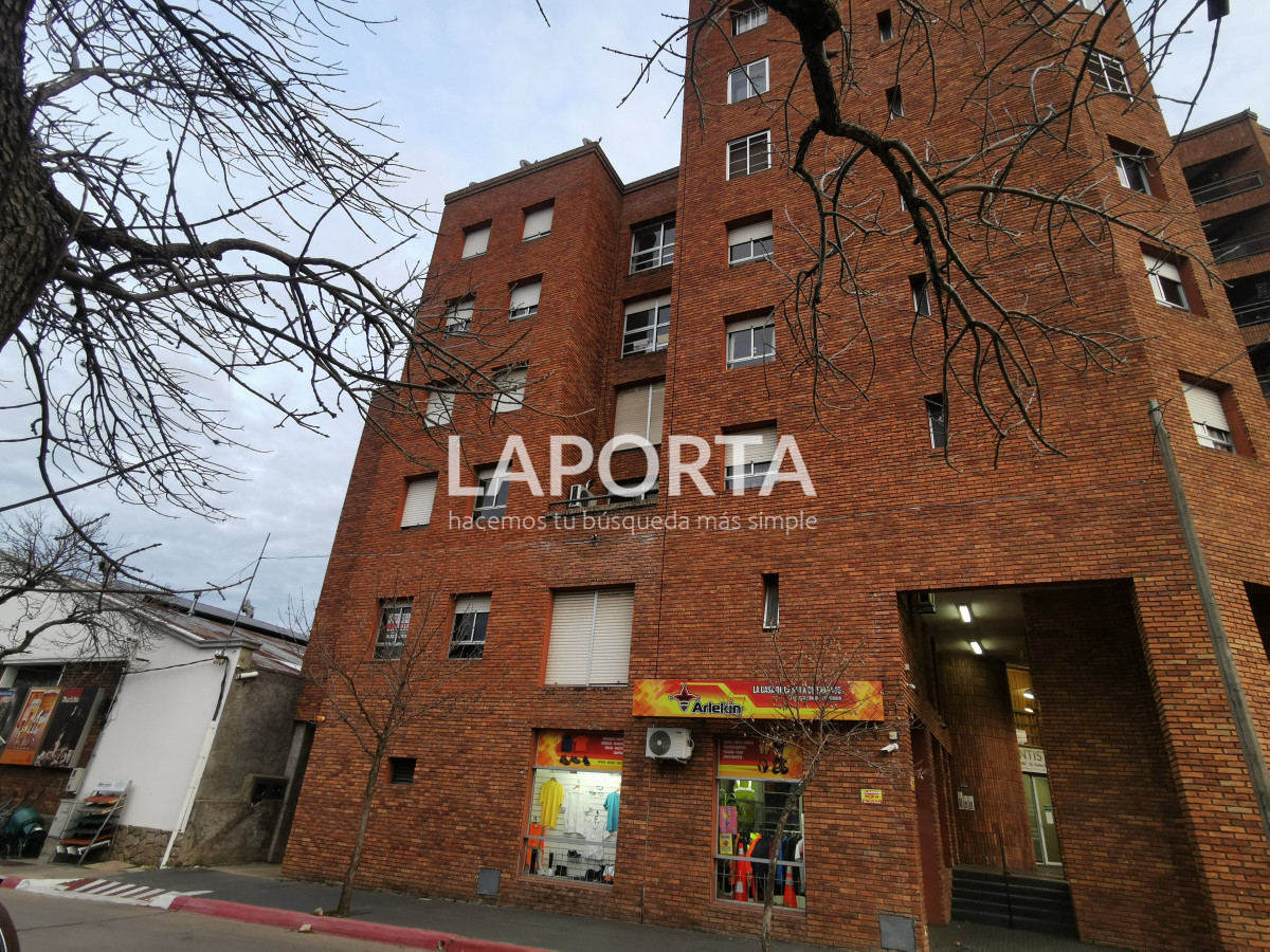 Apartamento ID.422/Apartamento-en-Venta--Brasil-1210--Edificio-EL-MIRADOR - Apartamento en Venta - Brasil 1210 - Edificio EL MIRADOR